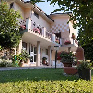  Casa vacanze Parte Di Casa Con Giardino E Piscina Italia